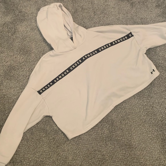Under Armour Tops - UNDER ARMOUR- Cropped Hoodie⚪️